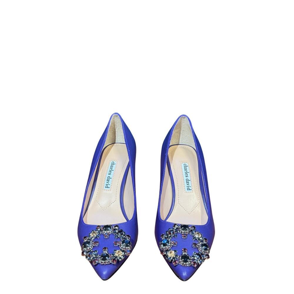 Charles David pumps with crystal centerpiece size 6.5 great condtion